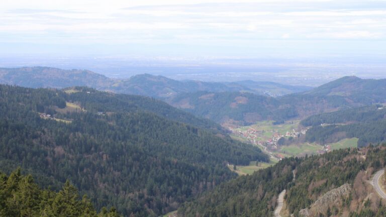 Dieses Bild zeigt eine Webcam-Aufnahme vom Achertal, aufgenommen am Freitag, den 13.03.2026 um 11:30 Uhr. Die Temperatur betrug 7.1°C.