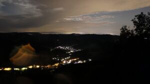 Dieses Bild zeigt eine Webcam-Aufnahme vom Achertal, aufgenommen am Freitag, den 21.08.2026 um 23:00 Uhr. Die Temperatur betrug 11.1°C.