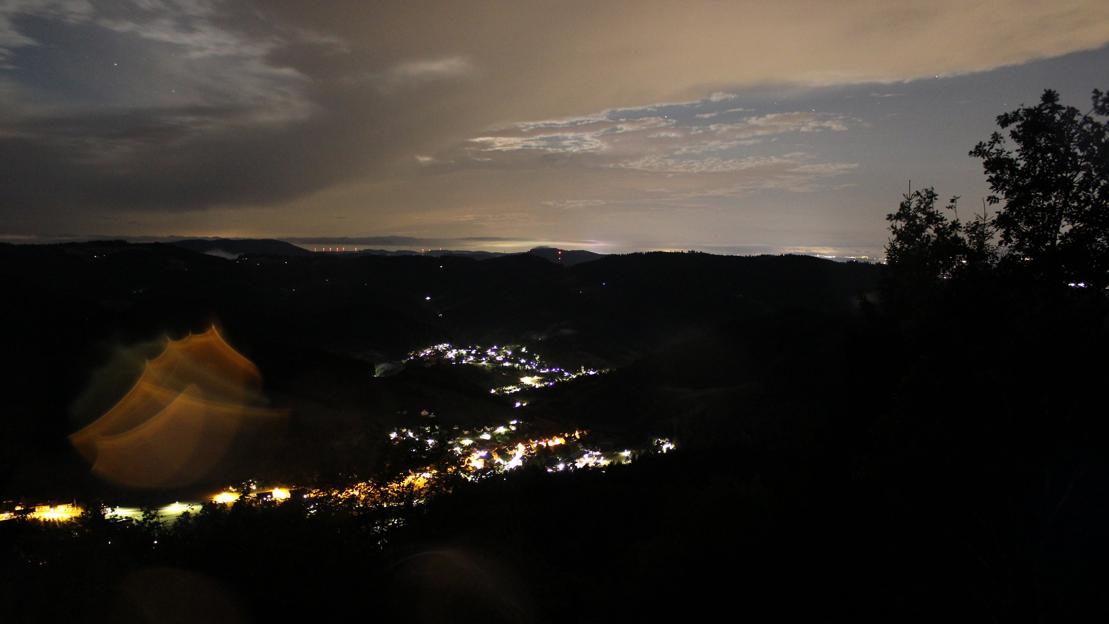 Dieses Bild zeigt eine Webcam-Aufnahme vom Achertal, aufgenommen am Freitag, den 21.08.2026 um 23:00 Uhr. Die Temperatur betrug 11.1°C.
