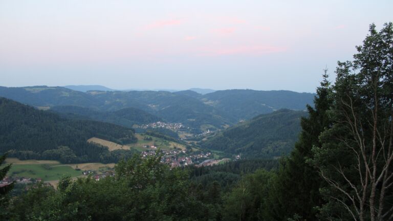Dieses Bild zeigt eine Webcam-Aufnahme vom Achertal, aufgenommen am Samstag, den 27.06.2026 um 05:20 Uhr. Die Temperatur betrug 29.1°C.