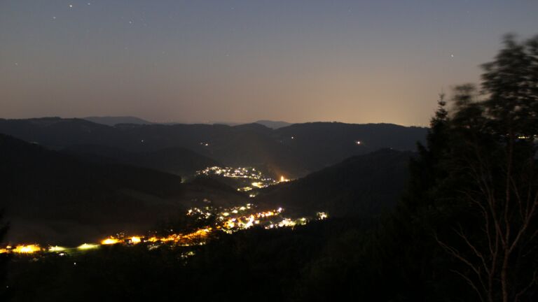 Dieses Bild zeigt eine Webcam-Aufnahme vom Achertal, aufgenommen am Donnerstag, den 30.07.2026 um 22:40 Uhr. Die Temperatur betrug 24.1°C.