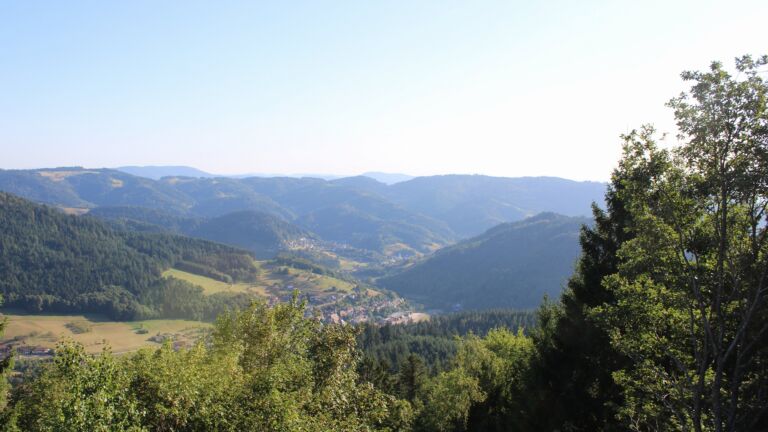 Dieses Bild zeigt eine Webcam-Aufnahme vom Achertal, aufgenommen am Samstag, den 08.08.2026 um 18:40 Uhr. Die Temperatur betrug 33.9°C.