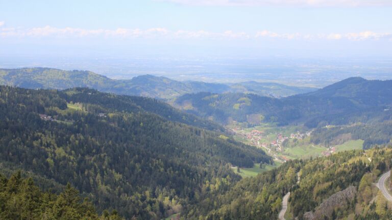 Dieses Bild zeigt eine Webcam-Aufnahme vom Achertal, aufgenommen am Dienstag, den 21.04.2026 um 12:20 Uhr. Die Temperatur betrug 7.2°C.