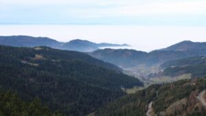 Dieses Bild zeigt eine Webcam-Aufnahme vom Achertal, aufgenommen am Dienstag, den 16.12.2025 um 10:40 Uhr. Die Temperatur betrug 10.1°C.