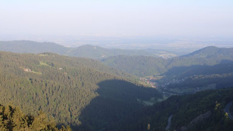 Dieses Bild zeigt eine Webcam-Aufnahme vom Achertal, aufgenommen am Samstag, den 17.05.2025 um 07:00 Uhr. Die Temperatur betrug 9.1°C.
