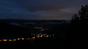 Dieses Bild zeigt eine Webcam-Aufnahme vom Achertal, aufgenommen am Sonntag, den 31.05.2026 um 22:20 Uhr. Die Temperatur betrug 14°C.