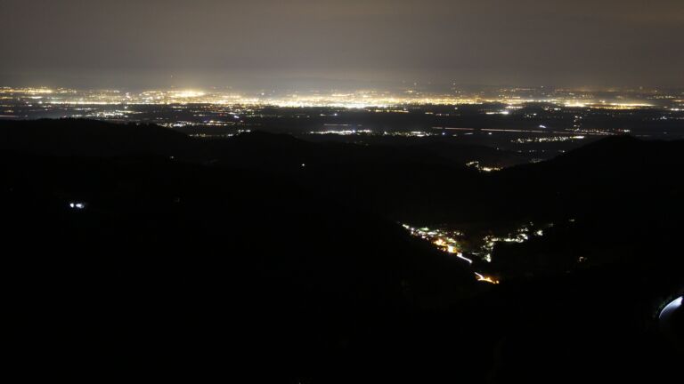 Dieses Bild zeigt eine Webcam-Aufnahme vom Achertal, aufgenommen am Mittwoch, den 12.11.2025 um 22:30 Uhr. Die Temperatur betrug 11.9°C.