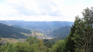 Dieses Bild zeigt eine Webcam-Aufnahme vom Achertal, aufgenommen am Samstag, den 22.08.2026 um 15:10 Uhr. Die Temperatur betrug 17.1°C.