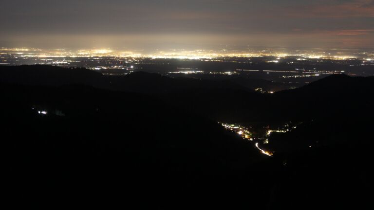 Dieses Bild zeigt eine Webcam-Aufnahme vom Achertal, aufgenommen am Dienstag, den 04.11.2025 um 06:00 Uhr. Die Temperatur betrug 5.6°C.