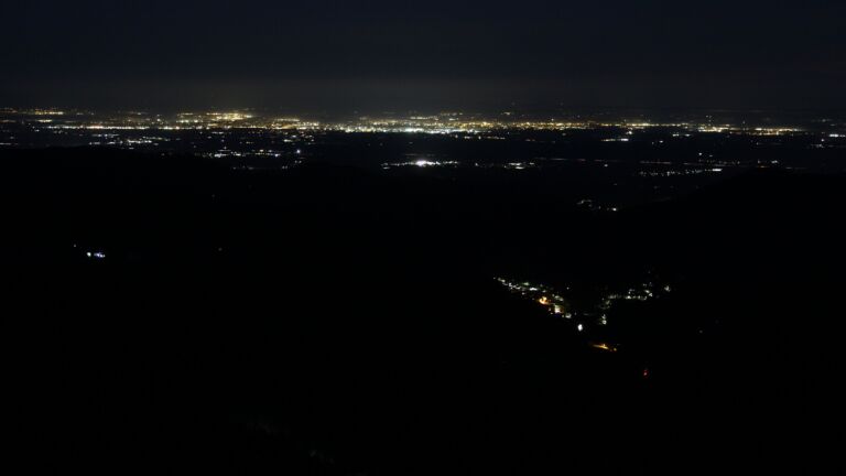 Dieses Bild zeigt eine Webcam-Aufnahme vom Achertal, aufgenommen am Dienstag, den 04.11.2025 um 06:10 Uhr. Die Temperatur betrug 5.6°C.