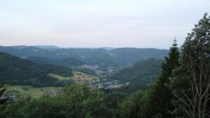 Dieses Bild zeigt eine Webcam-Aufnahme vom Achertal, aufgenommen am Montag, den 08.06.2026 um 05:40 Uhr. Die Temperatur betrug 15.4°C.