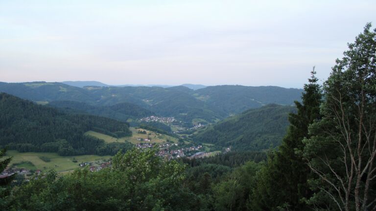 Dieses Bild zeigt eine Webcam-Aufnahme vom Achertal, aufgenommen am Montag, den 08.06.2026 um 05:40 Uhr. Die Temperatur betrug 15.4°C.