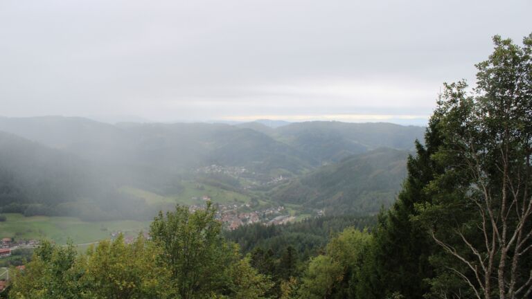 Dieses Bild zeigt eine Webcam-Aufnahme vom Achertal, aufgenommen am Dienstag, den 13.10.2026 um 14:20 Uhr. Die Temperatur betrug 13.6°C.