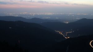 Dieses Bild zeigt eine Webcam-Aufnahme vom Achertal, aufgenommen am Montag, den 09.03.2026 um 19:10 Uhr. Die Temperatur betrug 9.7°C.