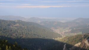 Dieses Bild zeigt eine Webcam-Aufnahme vom Achertal, aufgenommen am Mittwoch, den 25.03.2026 um 07:40 Uhr. Die Temperatur betrug 4.9°C.