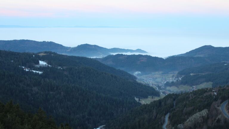 Dieses Bild zeigt eine Webcam-Aufnahme vom Achertal, aufgenommen am Freitag, den 23.01.2026 um 08:10 Uhr. Die Temperatur betrug 2.7°C.