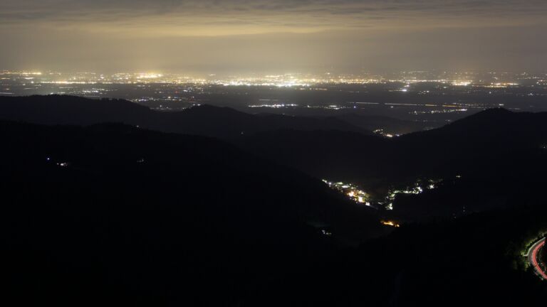 Dieses Bild zeigt eine Webcam-Aufnahme vom Achertal, aufgenommen am Donnerstag, den 22.05.2025 um 22:40 Uhr. Die Temperatur betrug 6.4°C.