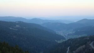 Dieses Bild zeigt eine Webcam-Aufnahme vom Achertal, aufgenommen am Freitag, den 20.03.2026 um 06:50 Uhr. Die Temperatur betrug 2.3°C.