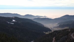 Dieses Bild zeigt eine Webcam-Aufnahme vom Achertal, aufgenommen am Freitag, den 23.01.2026 um 17:10 Uhr. Die Temperatur betrug 6.5°C.