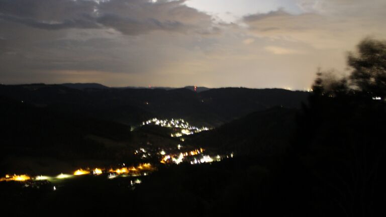 Dieses Bild zeigt eine Webcam-Aufnahme vom Achertal, aufgenommen am Dienstag, den 25.08.2026 um 01:30 Uhr. Die Temperatur betrug 16.5°C.