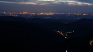 Dieses Bild zeigt eine Webcam-Aufnahme vom Achertal, aufgenommen am Samstag, den 02.05.2026 um 21:40 Uhr. Die Temperatur betrug 17.1°C.