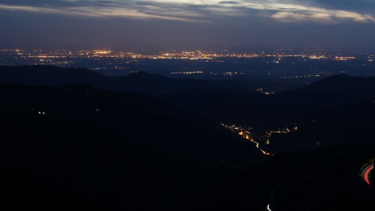 Dieses Bild zeigt eine Webcam-Aufnahme vom Achertal, aufgenommen am Samstag, den 02.05.2026 um 21:40 Uhr. Die Temperatur betrug 17.1°C.