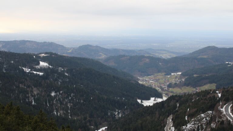 Dieses Bild zeigt eine Webcam-Aufnahme vom Achertal, aufgenommen am Mittwoch, den 14.01.2026 um 15:20 Uhr. Die Temperatur betrug 5.4°C.