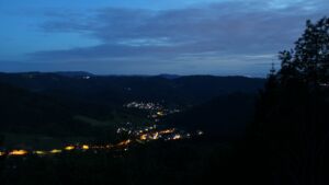 Dieses Bild zeigt eine Webcam-Aufnahme vom Achertal, aufgenommen am Sonntag, den 17.05.2026 um 22:00 Uhr. Die Temperatur betrug 10.9°C.