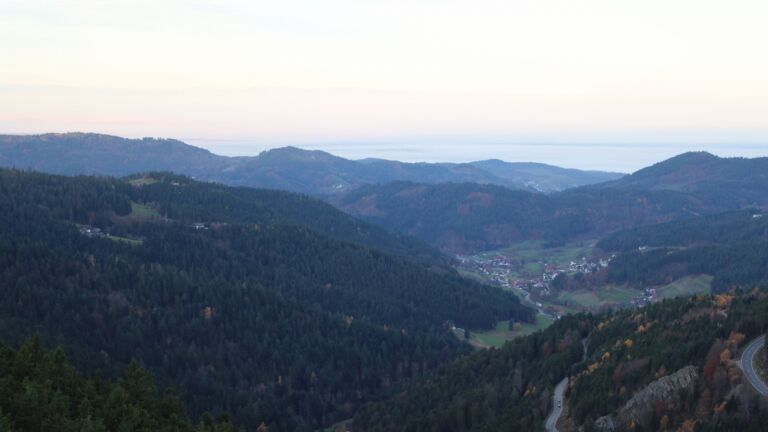 Dieses Bild zeigt eine Webcam-Aufnahme vom Achertal, aufgenommen am Donnerstag, den 06.11.2025 um 07:40 Uhr. Die Temperatur betrug 8.8°C.