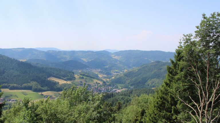 Dieses Bild zeigt eine Webcam-Aufnahme vom Achertal, aufgenommen am Sonntag, den 28.06.2026 um 12:30 Uhr. Die Temperatur betrug 30.3°C.