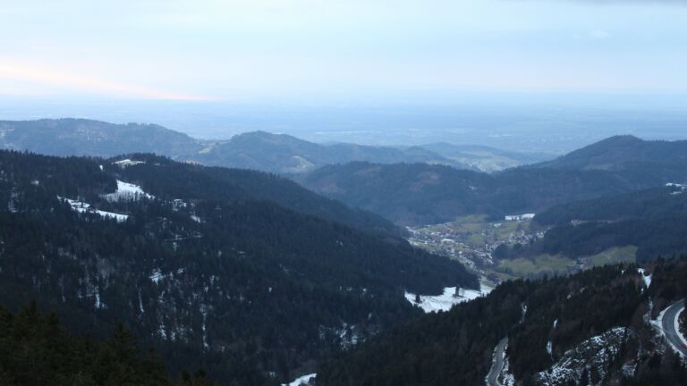 Dieses Bild zeigt eine Webcam-Aufnahme vom Achertal, aufgenommen am Mittwoch, den 14.01.2026 um 16:20 Uhr. Die Temperatur betrug 5.2°C.