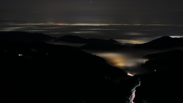 Dieses Bild zeigt eine Webcam-Aufnahme vom Achertal, aufgenommen am Mittwoch, den 21.01.2026 um 06:10 Uhr. Die Temperatur betrug 5.8°C.