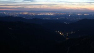 Dieses Bild zeigt eine Webcam-Aufnahme vom Achertal, aufgenommen am Sonntag, den 26.04.2026 um 21:30 Uhr. Die Temperatur betrug 10.2°C.