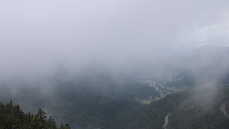 Dieses Bild zeigt eine Webcam-Aufnahme vom Achertal, aufgenommen am Sonntag, den 25.05.2025 um 10:50 Uhr. Die Temperatur betrug 7.9°C.