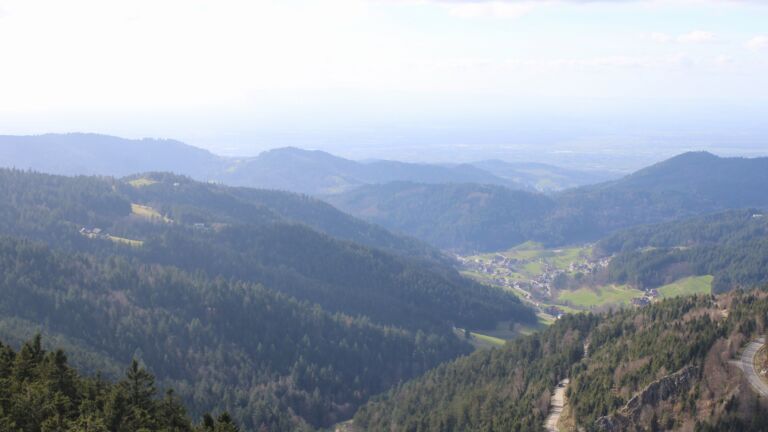 Dieses Bild zeigt eine Webcam-Aufnahme vom Achertal, aufgenommen am Donnerstag, den 12.03.2026 um 15:20 Uhr. Die Temperatur betrug 6.3°C.