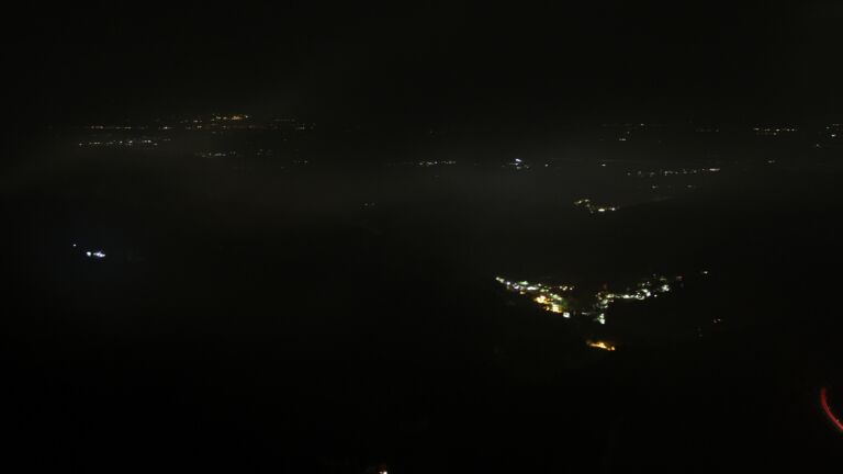 Dieses Bild zeigt eine Webcam-Aufnahme vom Achertal, aufgenommen am Sonntag, den 26.10.2025 um 22:00 Uhr. Die Temperatur betrug 0.2°C.