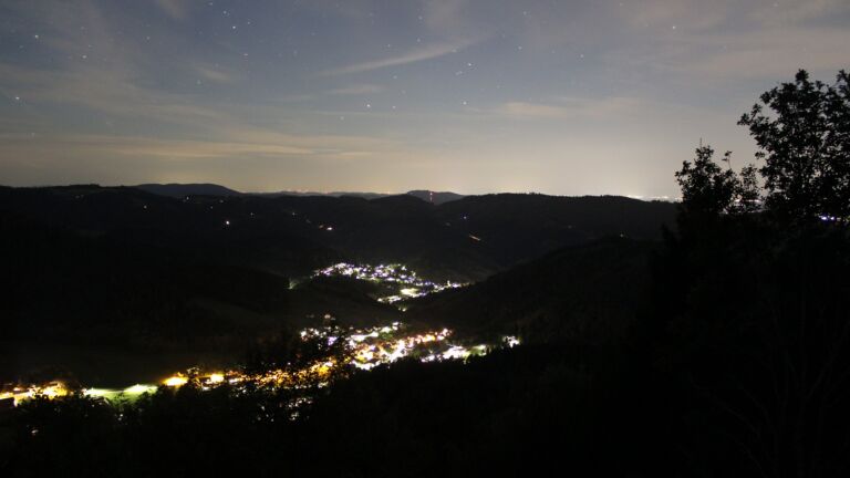 Dieses Bild zeigt eine Webcam-Aufnahme vom Achertal, aufgenommen am Dienstag, den 01.09.2026 um 22:00 Uhr. Die Temperatur betrug 17.1°C.
