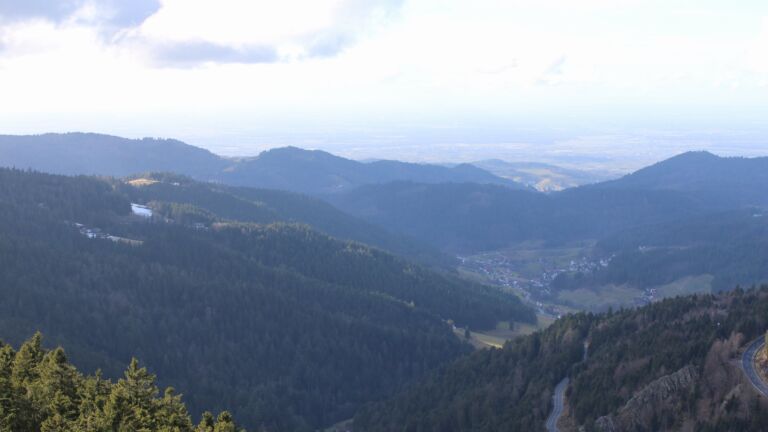 Dieses Bild zeigt eine Webcam-Aufnahme vom Achertal, aufgenommen am Samstag, den 07.02.2026 um 15:00 Uhr. Die Temperatur betrug 8.1°C.