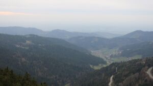 Dieses Bild zeigt eine Webcam-Aufnahme vom Achertal, aufgenommen am Freitag, den 10.04.2026 um 18:50 Uhr. Die Temperatur betrug 6.5°C.