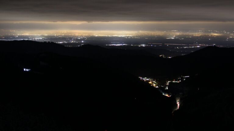 Dieses Bild zeigt eine Webcam-Aufnahme vom Achertal, aufgenommen am Donnerstag, den 27.11.2025 um 05:30 Uhr. Die Temperatur betrug -3.1°C.