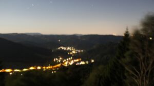 Dieses Bild zeigt eine Webcam-Aufnahme vom Achertal, aufgenommen am Dienstag, den 28.07.2026 um 23:10 Uhr. Die Temperatur betrug 23.4°C.