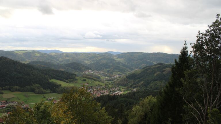 Dieses Bild zeigt eine Webcam-Aufnahme vom Achertal, aufgenommen am Freitag, den 23.10.2026 um 17:00 Uhr. Die Temperatur betrug 10°C.