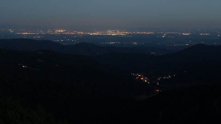 Dieses Bild zeigt eine Webcam-Aufnahme vom Achertal, aufgenommen am Sonntag, den 29.06.2025 um 04:20 Uhr. Die Temperatur betrug 18.8°C.