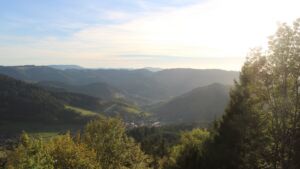 Dieses Bild zeigt eine Webcam-Aufnahme vom Achertal, aufgenommen am Donnerstag, den 15.10.2026 um 17:30 Uhr. Die Temperatur betrug 20.7°C.