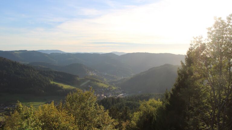 Dieses Bild zeigt eine Webcam-Aufnahme vom Achertal, aufgenommen am Donnerstag, den 15.10.2026 um 17:30 Uhr. Die Temperatur betrug 20.7°C.