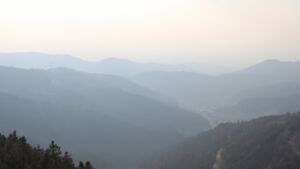 Dieses Bild zeigt eine Webcam-Aufnahme vom Achertal, aufgenommen am Sonntag, den 22.03.2026 um 17:20 Uhr. Die Temperatur betrug 6.8°C.