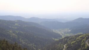 Dieses Bild zeigt eine Webcam-Aufnahme vom Achertal, aufgenommen am Montag, den 27.04.2026 um 18:40 Uhr. Die Temperatur betrug 14.8°C.