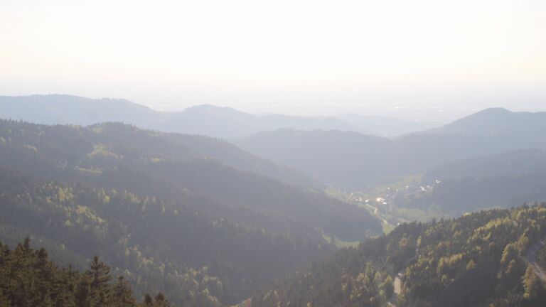 Dieses Bild zeigt eine Webcam-Aufnahme vom Achertal, aufgenommen am Mittwoch, den 22.04.2026 um 19:10 Uhr. Die Temperatur betrug 8.9°C.