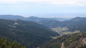 Dieses Bild zeigt eine Webcam-Aufnahme vom Achertal, aufgenommen am Dienstag, den 02.12.2025 um 14:50 Uhr. Die Temperatur betrug 6.7°C.