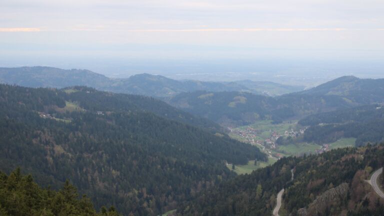 Dieses Bild zeigt eine Webcam-Aufnahme vom Achertal, aufgenommen am Donnerstag, den 16.04.2026 um 08:10 Uhr. Die Temperatur betrug 7.8°C.